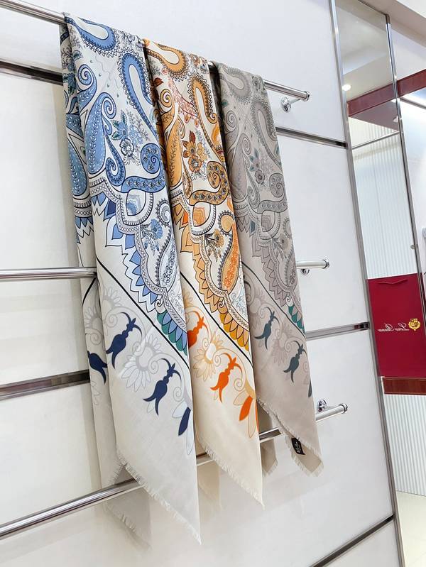 Loro Piana Scarf LPC00061 Loro Piana Scarf LPC00061